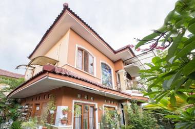 OYO 1806 Puri Arsita Homestay