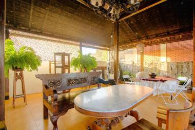 OYO 1533 The Paris Ocean