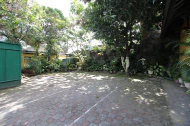 RedDoorz Plus near Galeria Mall