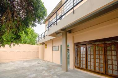 Vaccinated Staff - OYO 2311 C9 Exclusive