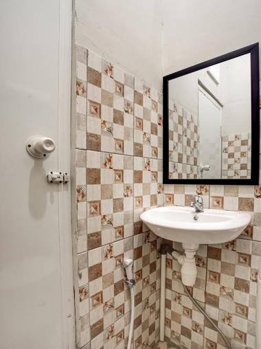 Vaccinated Staff - OYO 90174 EBarly Syariah