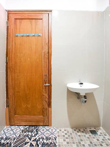 Urbanview Hotel Blok O International