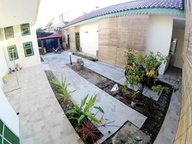 Ngadiwinatan Alleyway Guest House Jogja