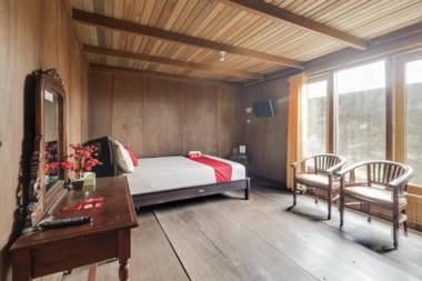 RedDoorz @ Omah Kayu Homestay