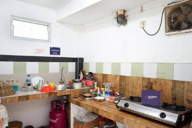 Singgahsini Rumah Putih Mlati Yogyakarta (Female Only)