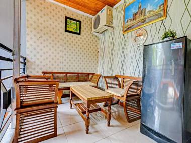 OYO 90619 Roemah Djogja 2