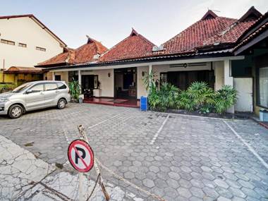 OYO 90676 Oryza Hotel