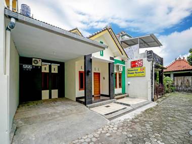 OYO 90869 Happy Homestay Syariah