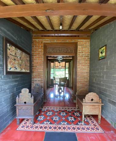 Ndalem Joglo Hinggil  - Double