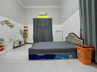 HOMESTAY RACHMAD HOMESTAY WARUNGBOTO - Deluxe Room