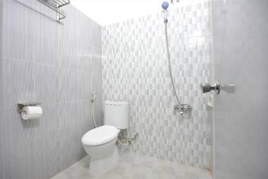 OYO 1303 Golden Inn 2