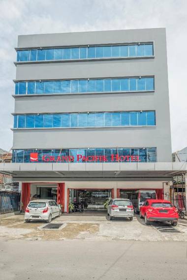 RedDoorz Plus At Grand Pacifik Hotel Makassar