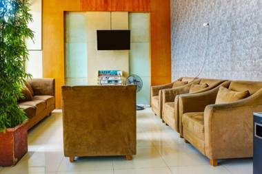 OYO Flagship 91245 Rika Hotel Makassar