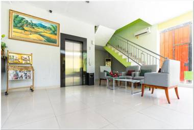 RedDoorz Plus @ Hertasning Area