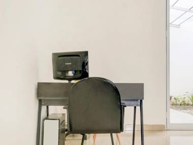 OYO 3512 Golden White House