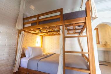 Puri Garden Hotel & Hostel