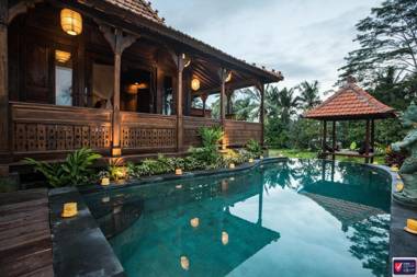 Kawan Antique Ubud Villa