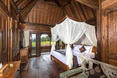 Kawan Antique Ubud Villa