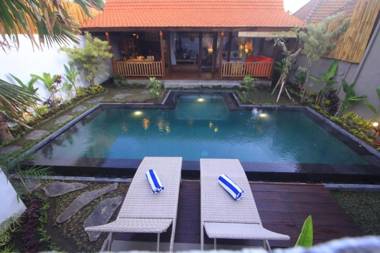 Villa Rumah Lumbung The Wooden House