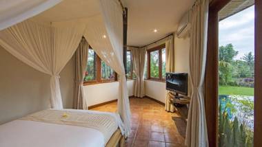 AU5OMP - Luxury Villa 5 BR in Ubud Bali with Private Area