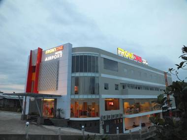 Front One Hotel Airport Solo