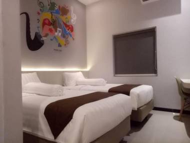 Front One Boutique Brani Solo