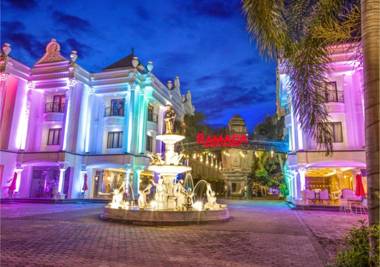 Ramada Suites By Wyndham Solo