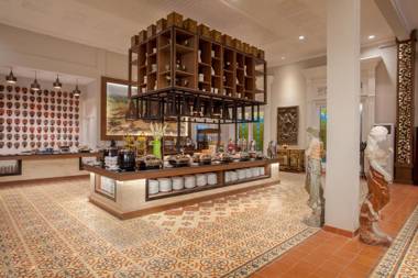 Ramada Suites By Wyndham Solo