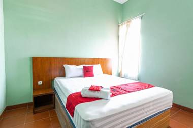 RedDoorz near Puro Mangkunegaran