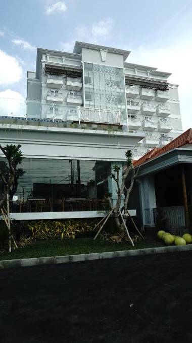 SOLIA HOTEL YOSODIPURO