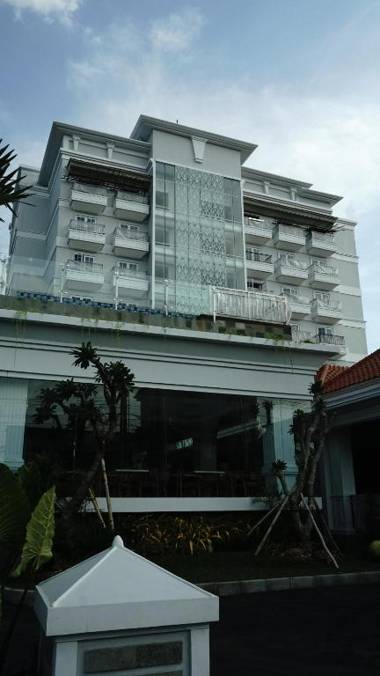 SOLIA HOTEL YOSODIPURO