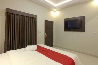 RedDoorz Plus near Solo Paragon Mall