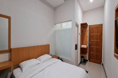 OYO 90410 Griya Amanah Jajar Syariah