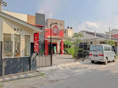 OYO 90410 Griya Amanah Jajar Syariah