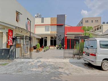 OYO 90410 Griya Amanah Jajar Syariah