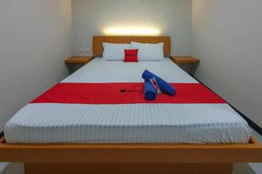 RedDoorz Syariah near Solo Paragon Mall 2