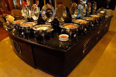 Surabaya Suites Hotel Powered by Archipelago