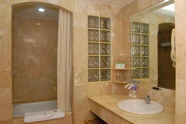 Surabaya Suites Hotel Powered by Archipelago