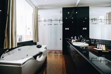 Golden Tulip Legacy Surabaya