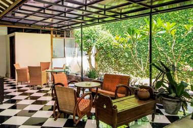 Santo Guest House Tropodo