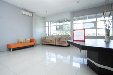 RedDoorz near Suroboyo Carnival Park