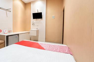 OYO Flagship 3869 Metro House Sub