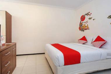 OYO 143 Dukuh Kupang Residence