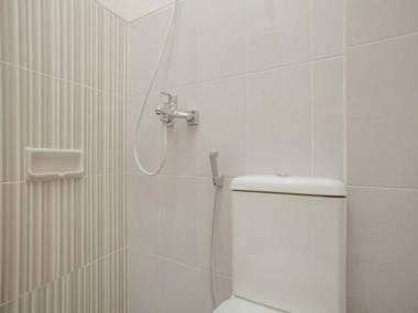 RedDoorz near Ciputra Golf Surabaya