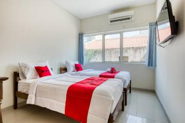 RedDoorz near Ciputra World 3