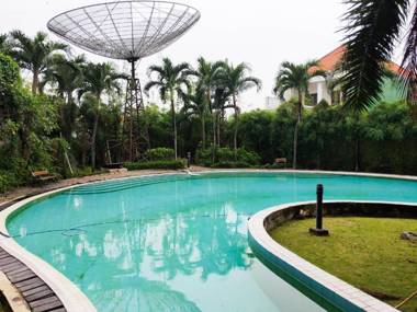 Spacious High Floor 2BR Taman Beverly By Travelio