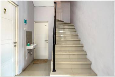 RedDoorz @ Bypass Juanda Airport