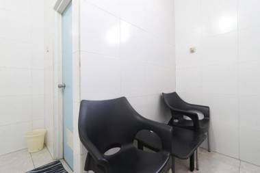 RedDoorz Plus near Cito Mall Surabaya