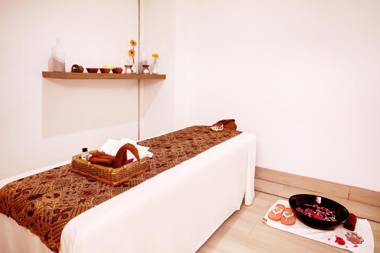 HARRIS Hotel & Conventions Bundaran Satelit Surabaya