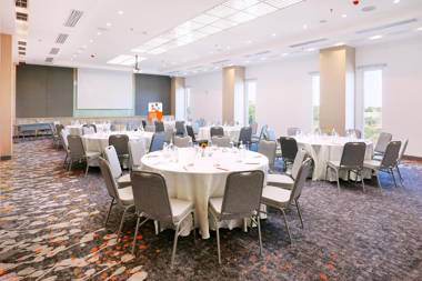 HARRIS Hotel & Conventions Bundaran Satelit Surabaya